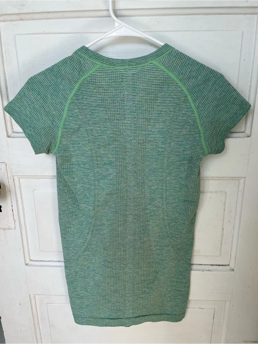 Lululemon Swiftly Tech Short Sleeve Tee Shirt 2.0 Hip-Length in Green Space Dye - Picture 4 of 7